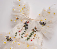 Load image into Gallery viewer, Sweet Bee