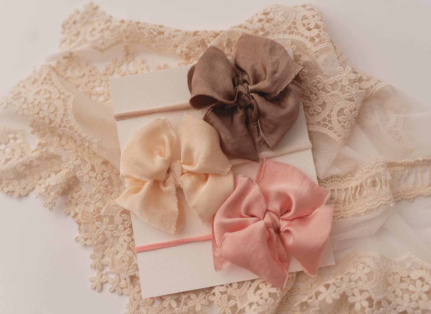 Amore Bow trio